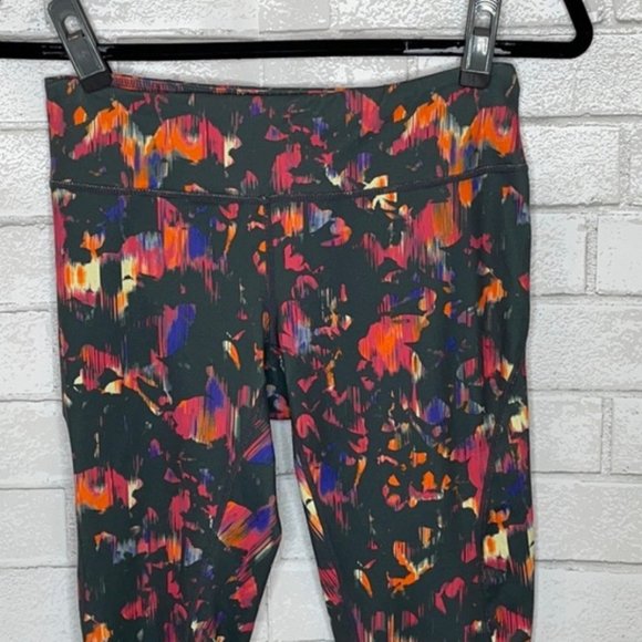Zella Live in Crop Legging in Floral Print - Picture 4 of 11